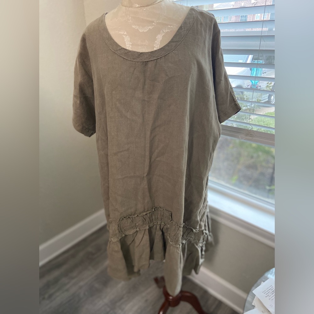 B. Hadikusumo 100% Linen Top One Size Fits All